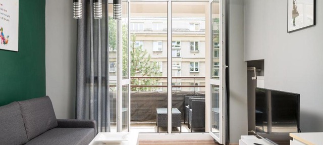 Nowa Praga Homely Apartment by BookingHost