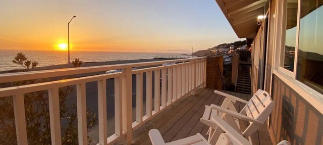 Ocean/Beach Front 🏖🌊w/Sweeping Oceanviews🌅🐳🪂