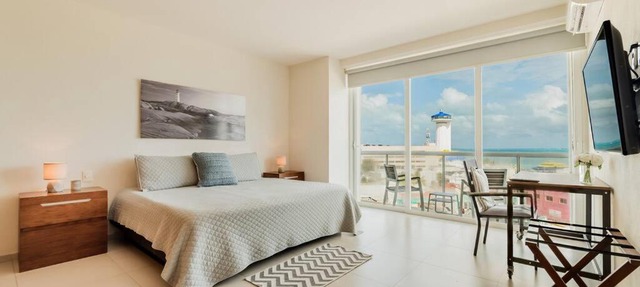 *OCEAN Beachfront 4 BDR with pool by Casa Paraiso*
