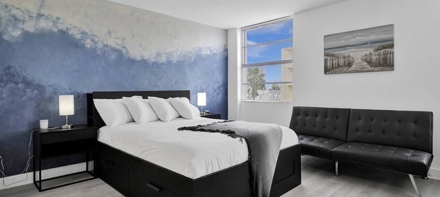 Ocean Dr 1BR Miami Beach Getaway