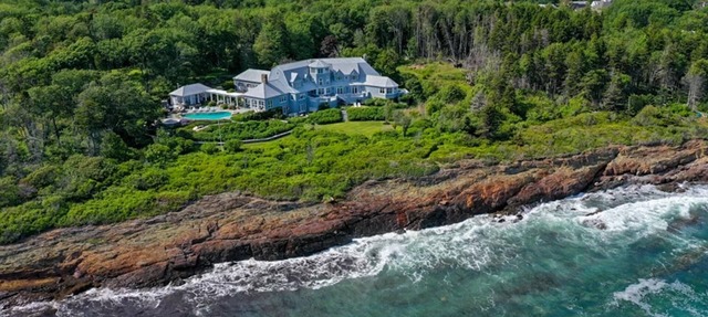 Ocean front estate. 15 min to Portland.