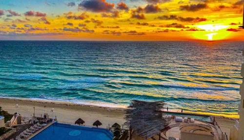 Oceanfront Apartments Cancun
