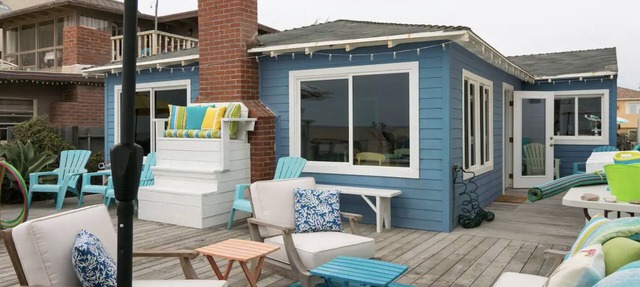 Oceanfront Beach House on Sand. Welcome to the Hula Hut!