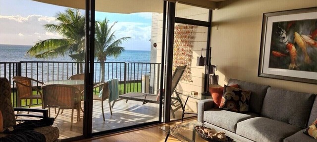 Oceanfront Paradise Awaits at Kahana Reef 215