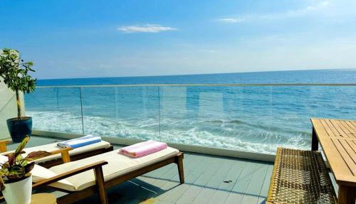 Oceanfront Retreat Sandy Toes Oasis