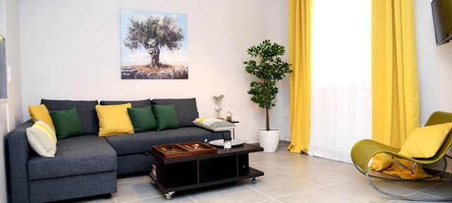 Olive Tree Deluxe Apt under Acropolis