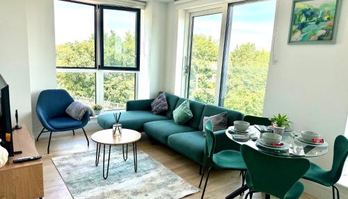 Olive Unit Wimbledon - 2BR Deluxe Apartment with Gym, Cinema, Work Area & Games Room