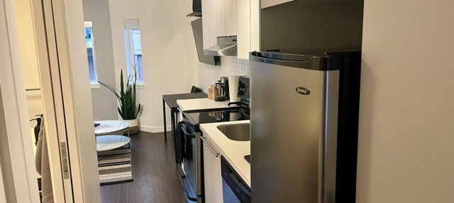 ONE BEDROOM IN VANCOUVER'S HISTORIC GASTOWN! Near dining, nightlife & shopping