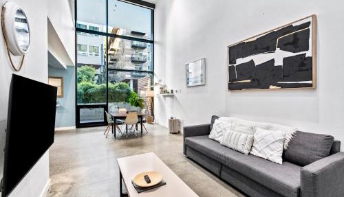 Open Loft in Redmond Core - 92 Walkscore!