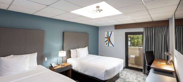 Outdoor Pool And Free Airport Shuttle, Near Cruise Terminal | 4 Relaxing Units
