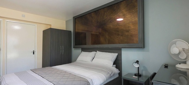 OYO Honeycroft Lodge, Uxbridge