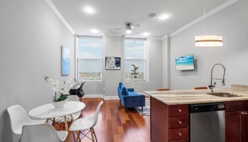 Palatial 1BR with Rooftop Pool