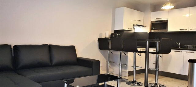 Pallazzio 2, 5 minuts walking distance from Beacheswith terrace and parking