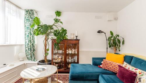 Pass the Keys Charming Tranquil 2 BR Kingston Escape London
