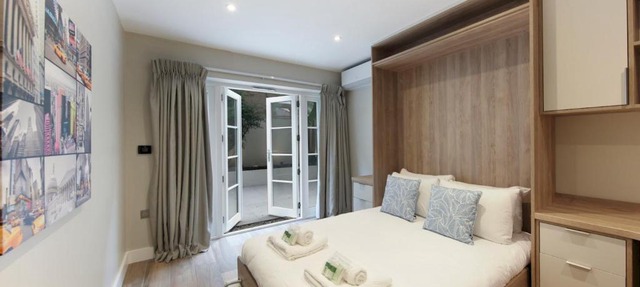 Pass the Keys Elegant Apartment in Trendy Primrose Hill