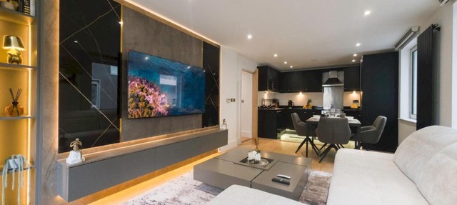 Pass the Keys Luxury 2BR with Balcony Views