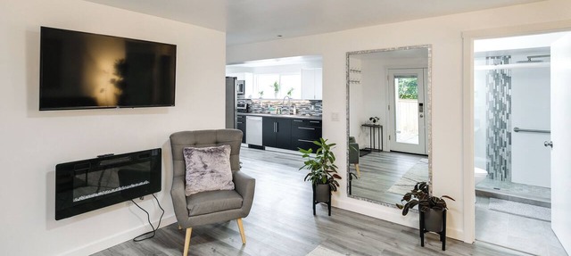 Patio & Grill: Dog-Friendly Redmond Getaway!