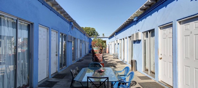 Pavilions Motel
