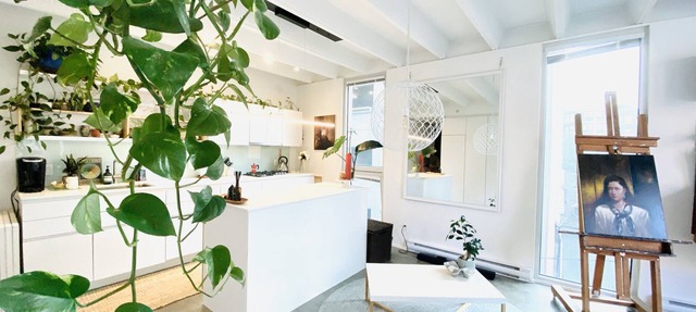 Peaceful Artists Garden Loft in the heart of Vancouver Chinatown. Pet-Friendly!