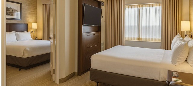 Perfect for Groups! 3 Pet-friendly Units, Complimentary Airport Shuttle!