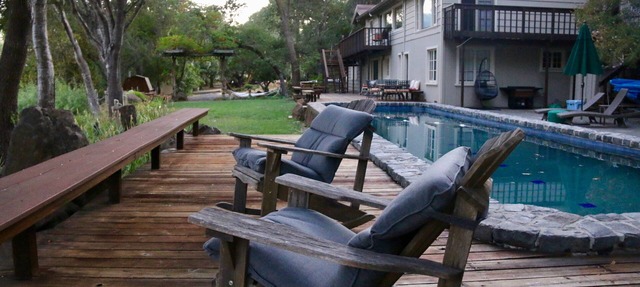 Perfect getaway! Riverside pool, river access, 5 min from Healdsburg square!