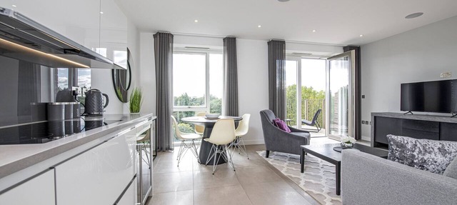 Perfect Luxury Penthouse - Overlooking parkland with views for days