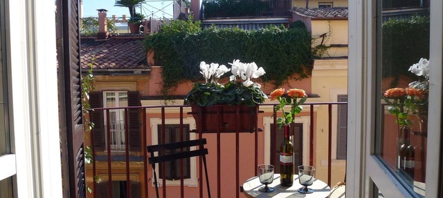 Perfect Spanish Steps Light-Filled Charm, Great Area-Washer-AC-Lift-Free WiFi