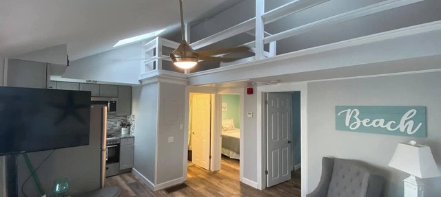 Pet Friendly, 2 BDR condo across from Glendon Beach!
