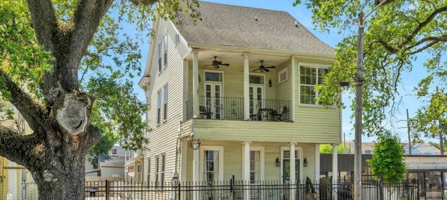 Pet-Friendly | 2 Porches, 2 Blocks to Streetcar