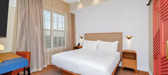 Pet-friendly 2BR Suite with Private Balcony, Free Breakfast!