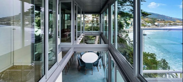 Pierre Koenig Beachfront Villa on Broad Beach!