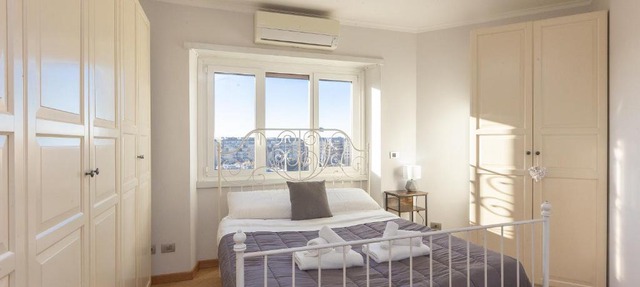 Piramide view by Rental in Rome