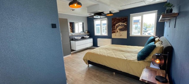Poellodge XL, houseboat met whirlpool en sauna