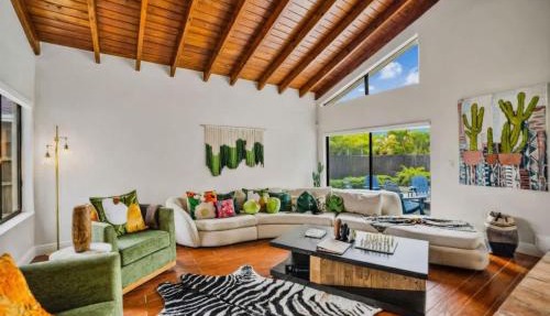 Pool - BBQ - Fire pit - Pool Table - TV room