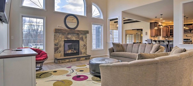 Pool & Furnished Patio: Group Getaway in Hershey