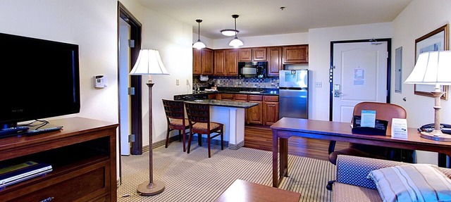 Pool, Hot Tub & Seasonal Waterslide Access. Great Location! Close to Salt Palace Convention Center