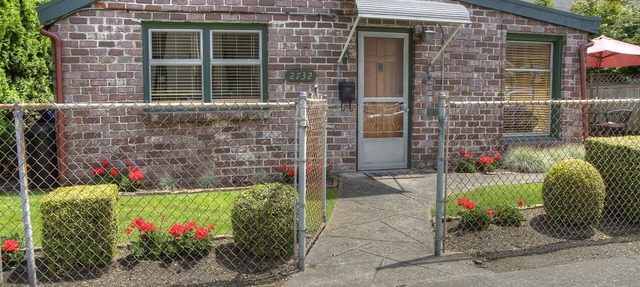 Popular Alki Beach Seattle Vacation House, Walk to Restaurants