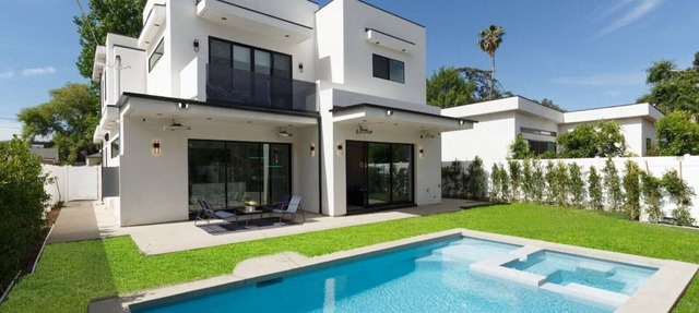 Posh Luxury Modern Home with Pool Spa and Rooftop Deck
