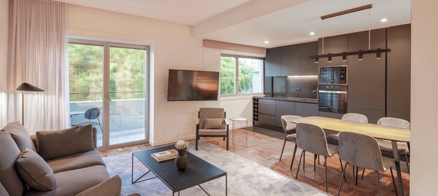Premium 2BR Apartment in Avenidas Novas, Lisbon | Balcony & Included Services