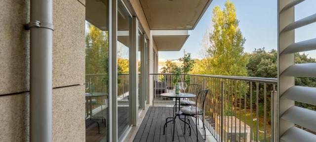 Premium Flat w/Pool, Gym & Garage by HostWise