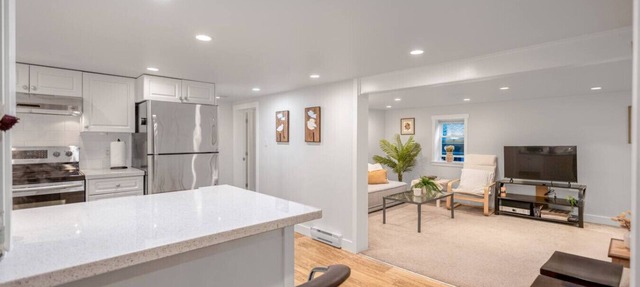 Prestigious 2 Bedrooms 2 Baths in West Point Grey