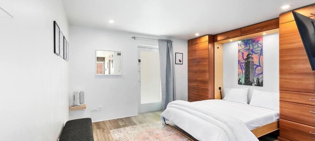 Prime DTPH Location w Pool