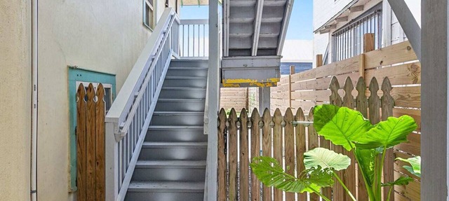 Prime Location and Luxury | 3br Streetcar + Dining