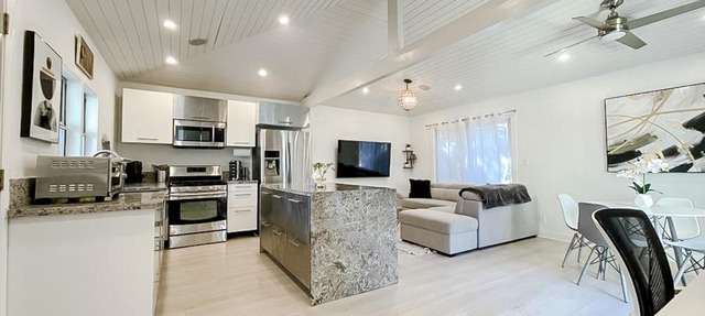 Pristine 1BD/1BA Bungalow + Hot Tub - Ocean Park