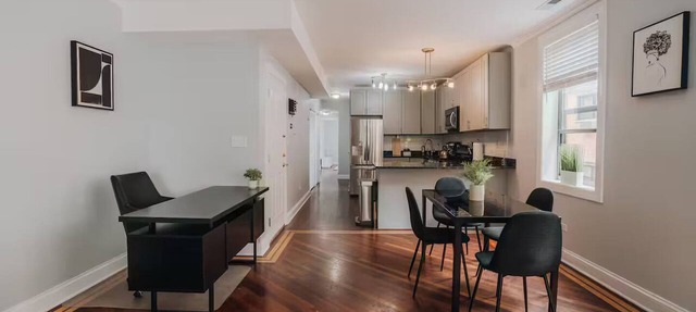Pristine 2BD - 2.5BD Duplex - Chicago - Free Parking