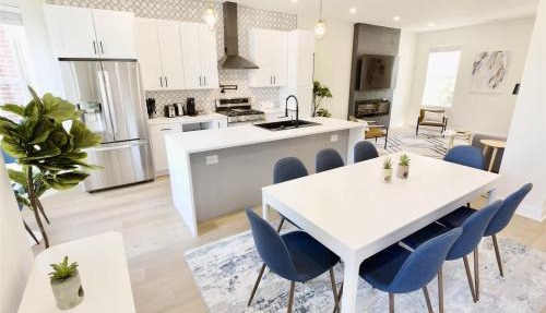 Pristine Petworth Family Home w Street Parking