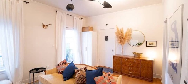 Private 2 Bedroom Bungalow w/Wi-Fi + Kitchen