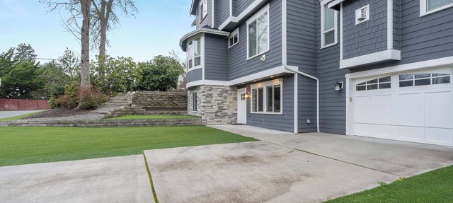Private 2-bedroom Guest Suite w/Separate Entrance, AC & EV Charging. Bellevue