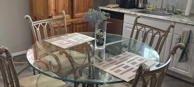 Private Deluxe Studio in trendy neighborhood close to the metro and restaurants.