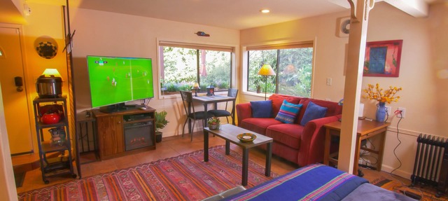 Private Edmonds Studio Apartment